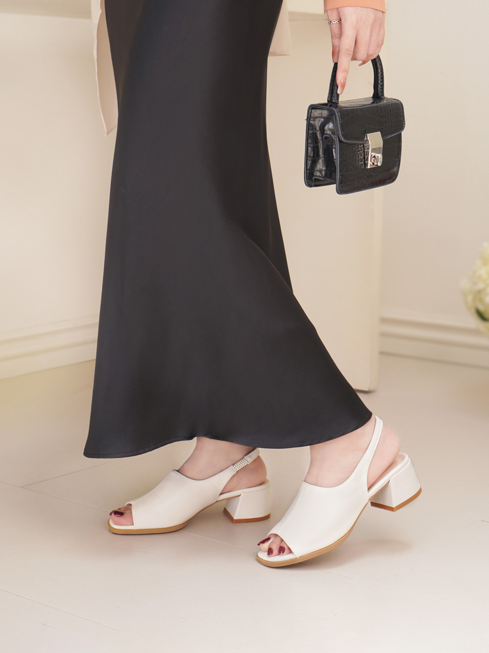 รองเท้าส้นสูงใส่สบาย AA0455