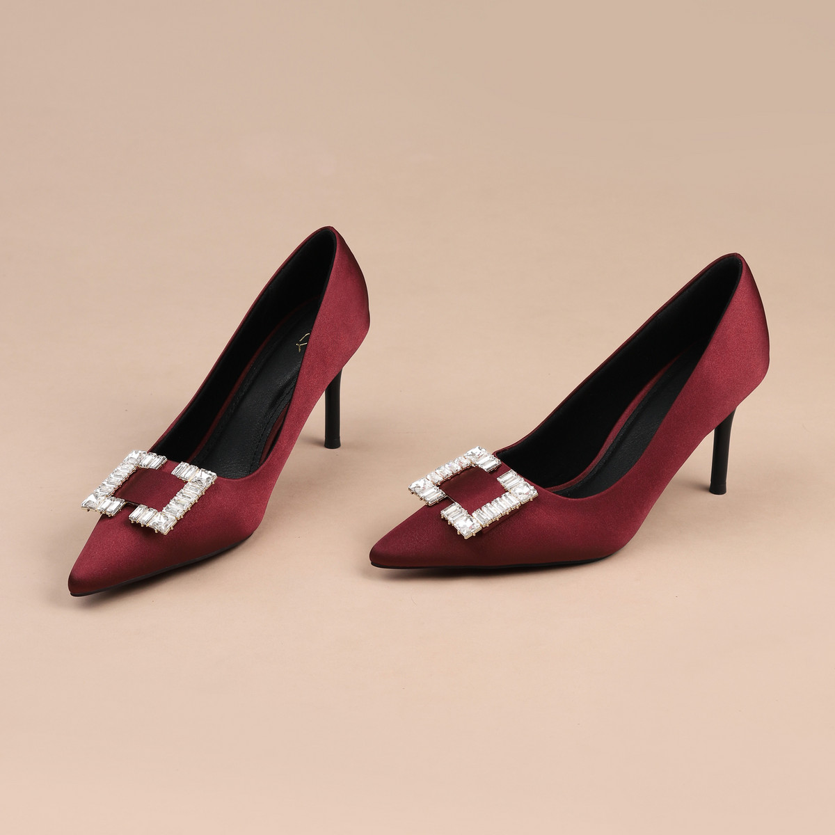 รองเท้าส้นสูงปลายแหลม AA0442