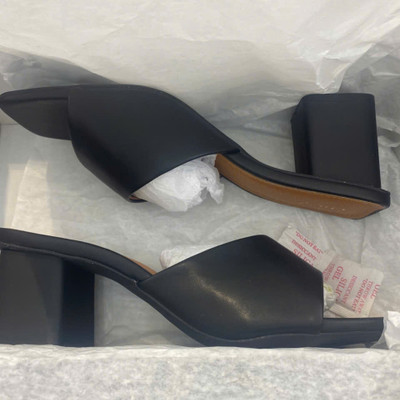 สีสัน: ดำ  / Size : 39