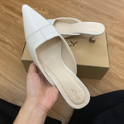 สีสัน: สีขาว / Size : 37