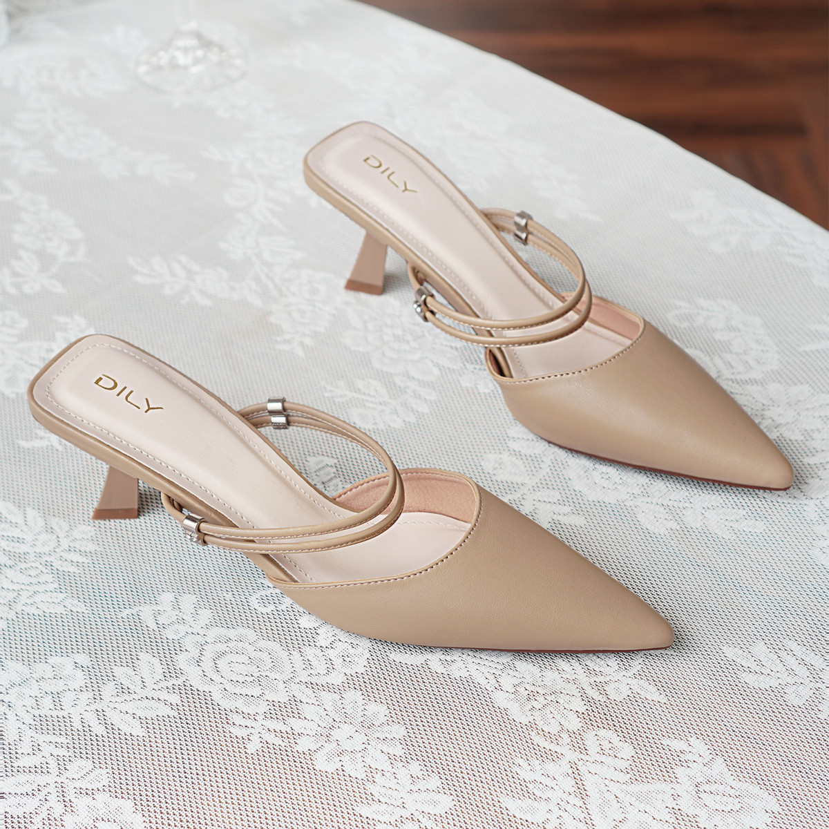 รองเท้าเปิดส้นส้นสูง DL0556