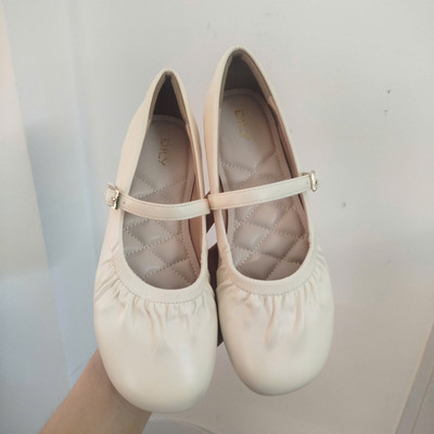 สีสัน: ครีม / Size : 38