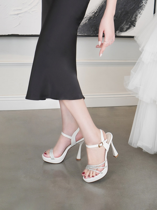 รองเท้าแตะส้นตึกผู้หญิง DL0541
