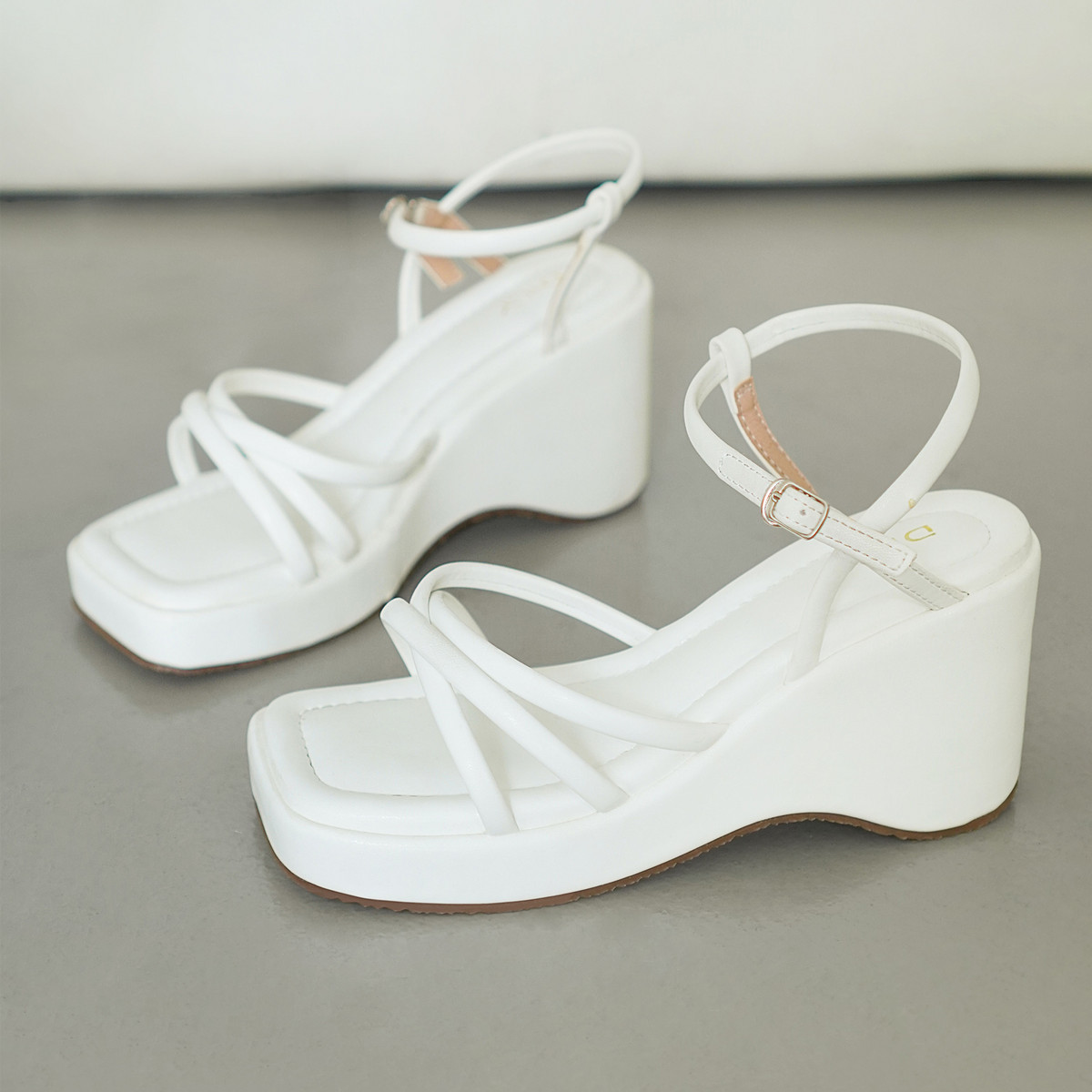 รองเท้าแตะส้นตึกผู้หญิง AA0494