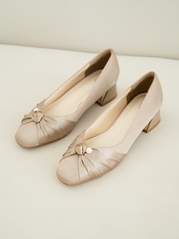 รองเท้าส้นสูงพื้นเหลี่ยม DL0636