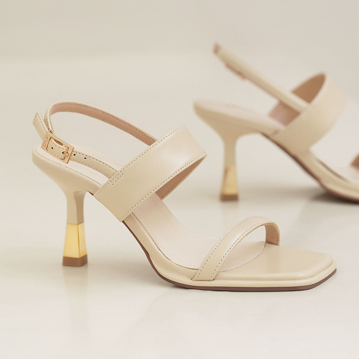 รองเท้าส้นสูงแบบเปิดหน้า DL0536