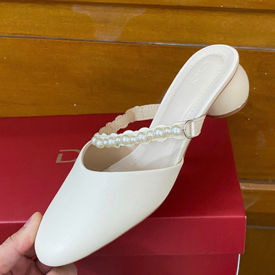 สีสัน: ครีม / Size : 37