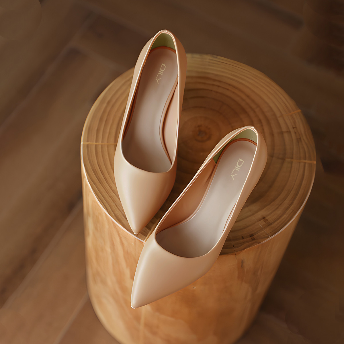 รองเท้าส้นสูงพื้นเหลี่ยม AA0265