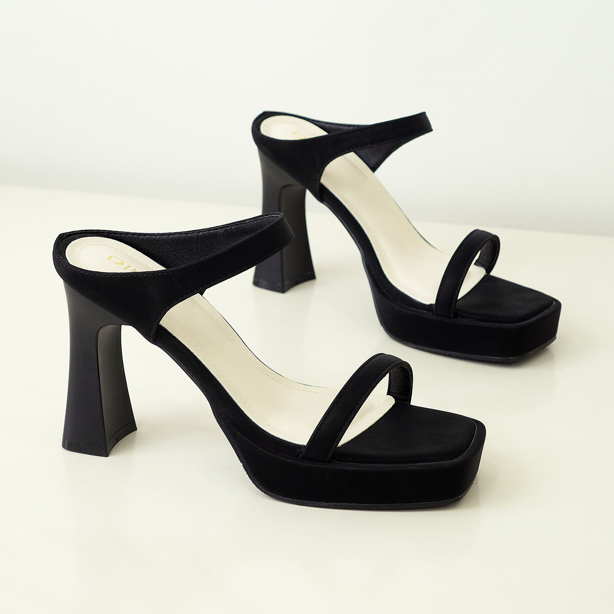 รองเท้าเปิดส้นส้นสูง DL0611