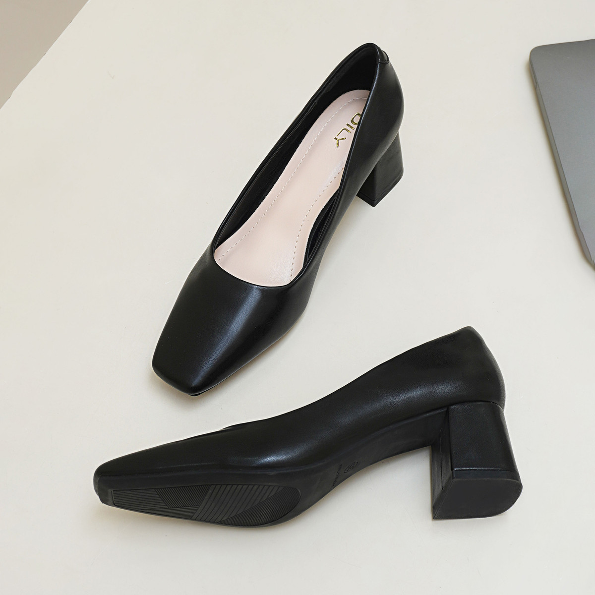 รองเท้าส้นสูงผู้หญิง AA0388