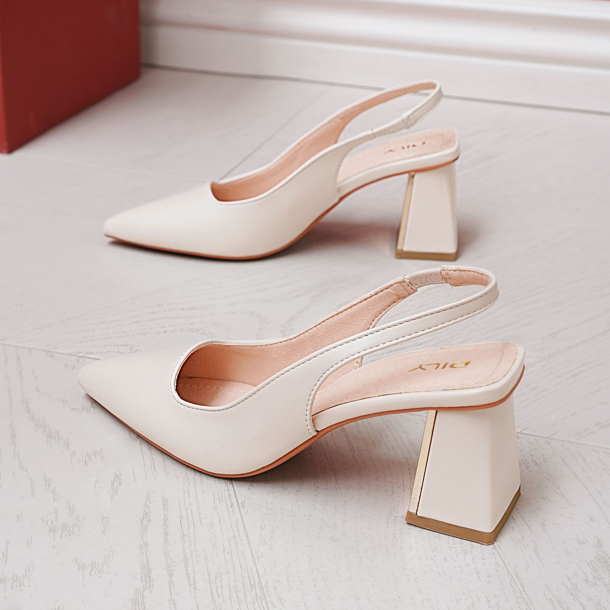 รองเท้าสลิงแบ็ค AA0375