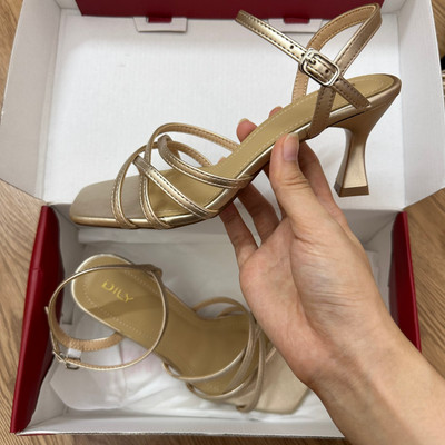 สีสัน: ทองคำ / Size : 39