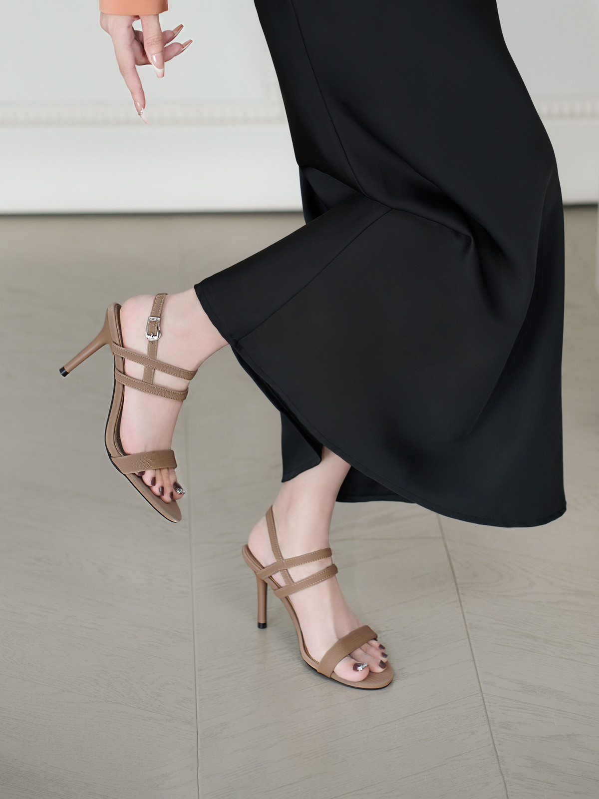 รองเท้าส้นสูงผู้หญิง DL0572