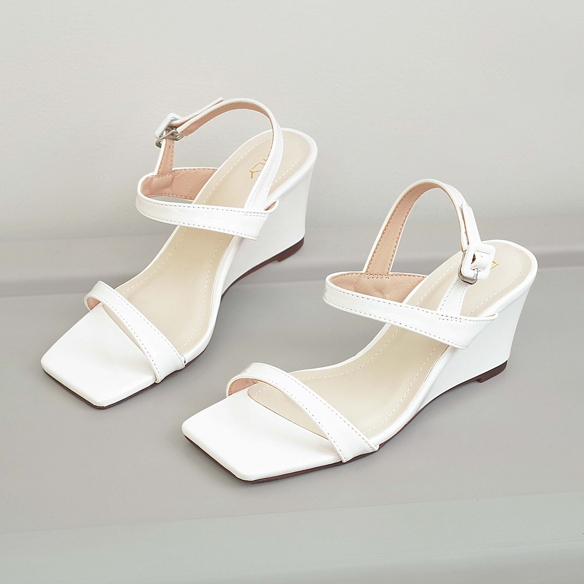 รองเท้าส้นสูงแบบเปิดหน้า AA0418