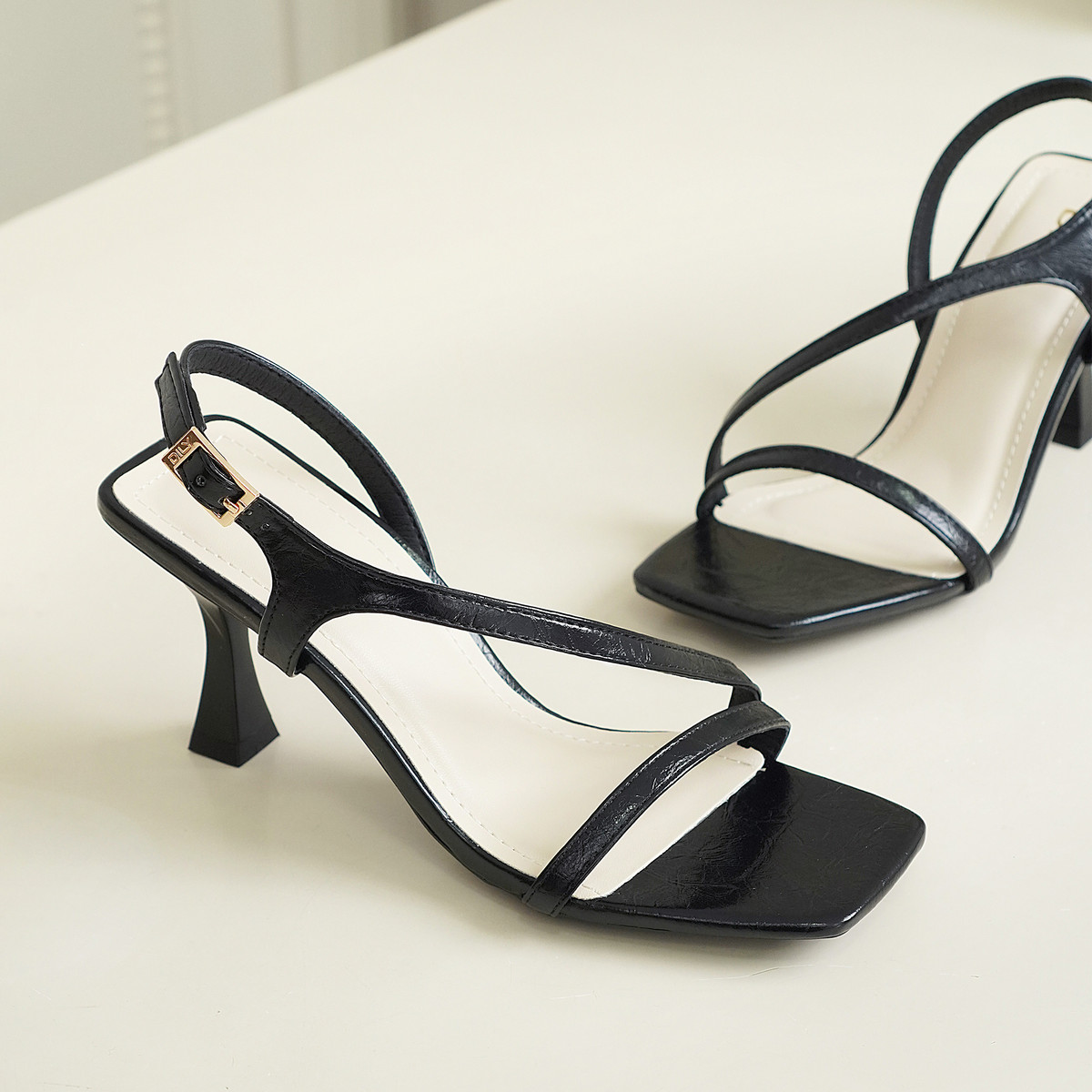 รองเท้าส้นสูงผู้หญิง DL0608