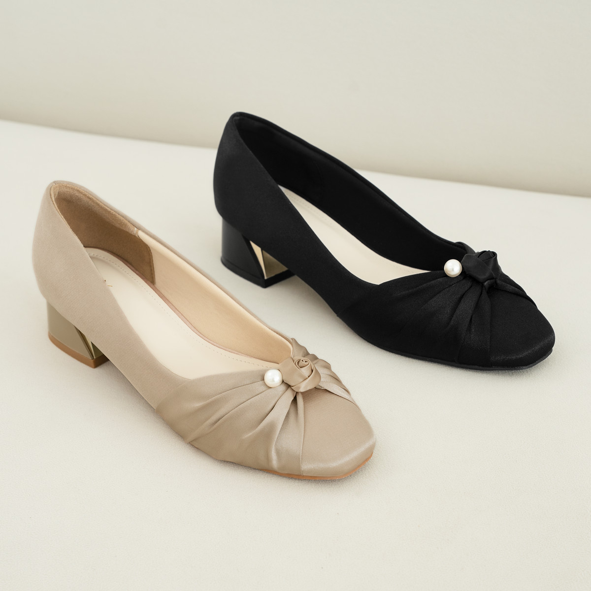 รองเท้าส้นสูงพื้นเหลี่ยม DL0636