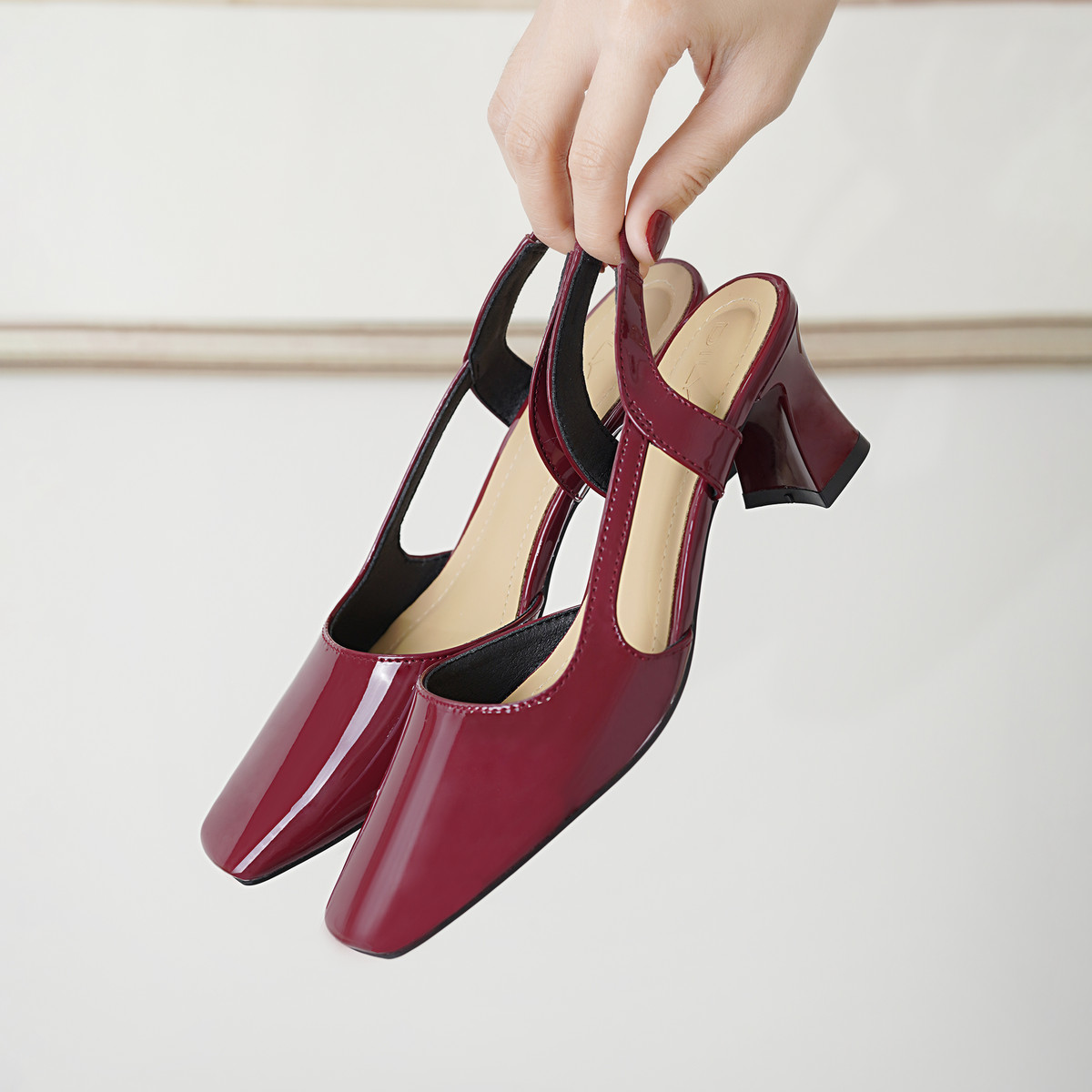 รองเท้าส้นสูงผู้หญิง DL0544