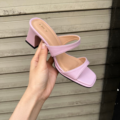 สีสัน: ดำ  / Size : 39