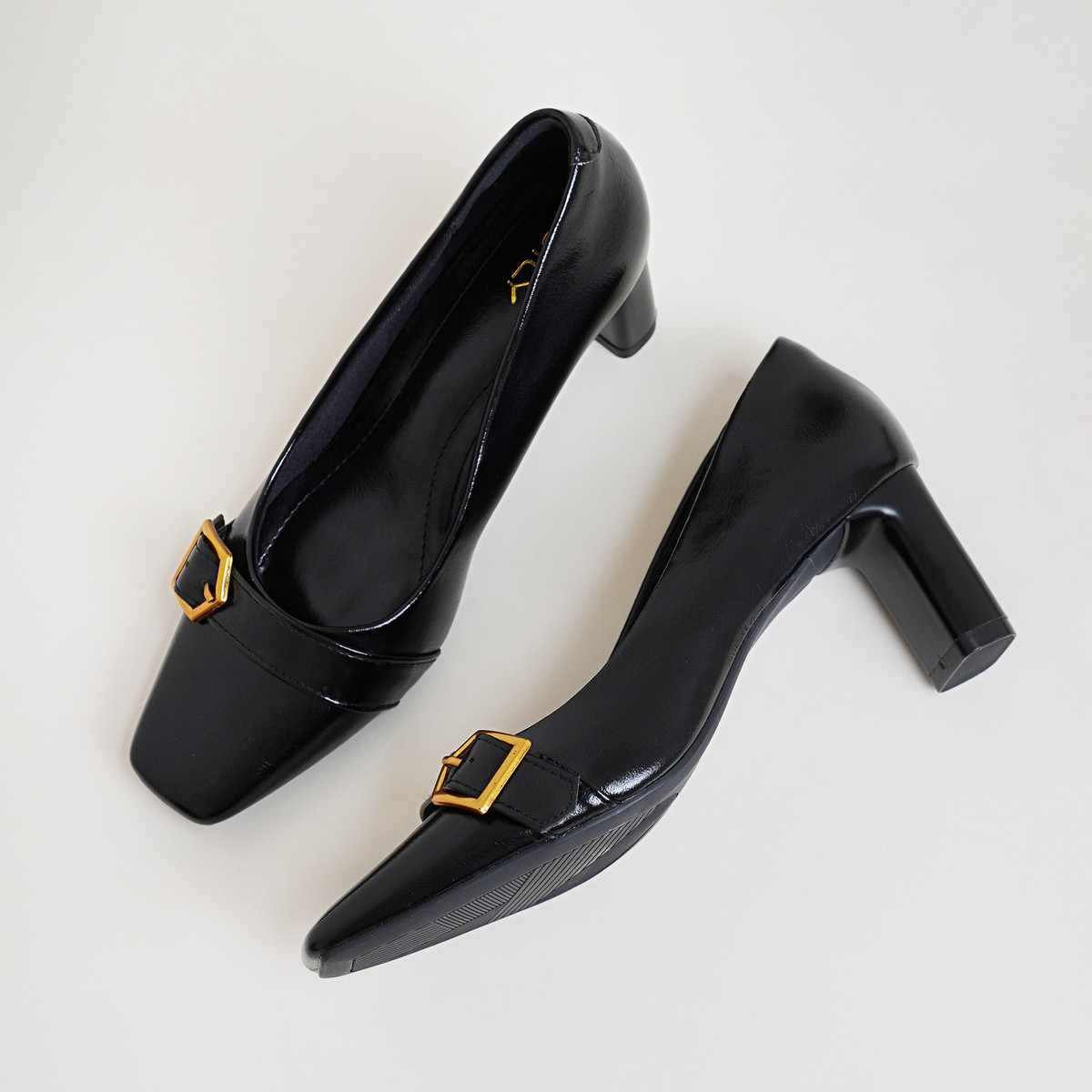 รองเท้าส้นสูงพื้นเหลี่ยม AA0458