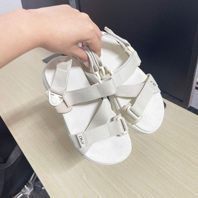 สีสัน: ครีม / Size : 37