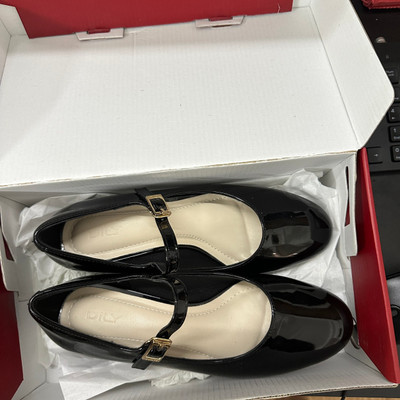 สีสัน: ดำ  / Size : 37