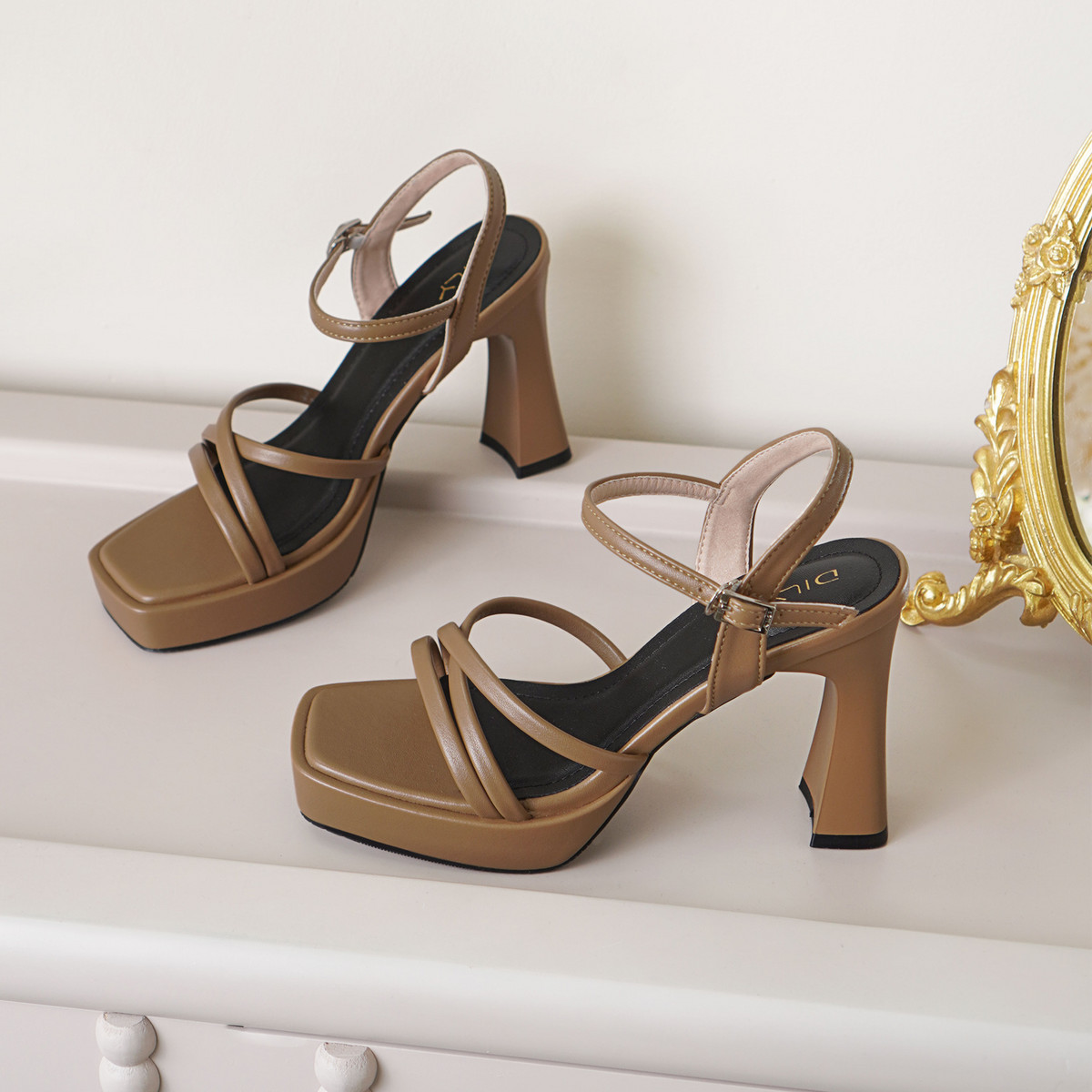 รองเท้าแตะส้นตึกผู้หญิง DL0546