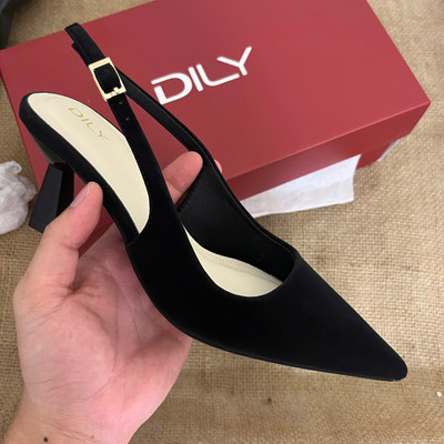 สีสัน: ดำ  / Size : 38