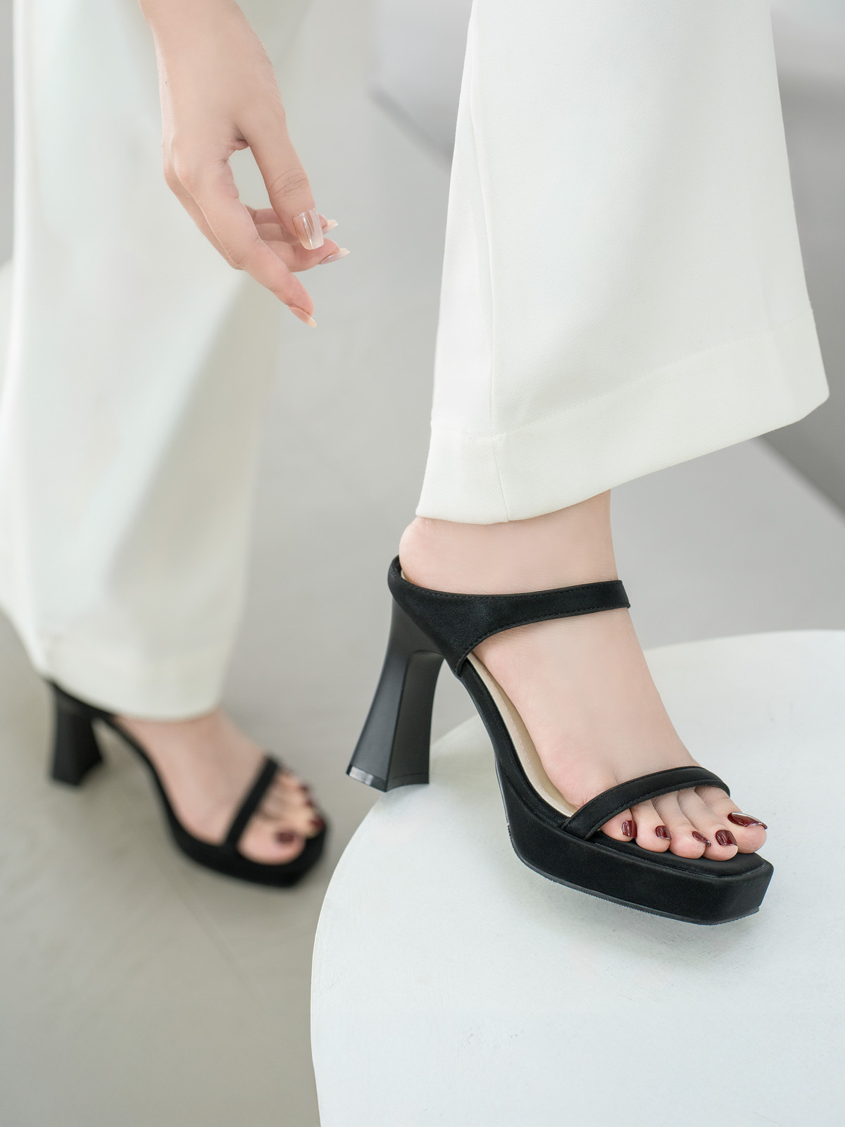 รองเท้าเปิดส้นส้นสูง DL0611