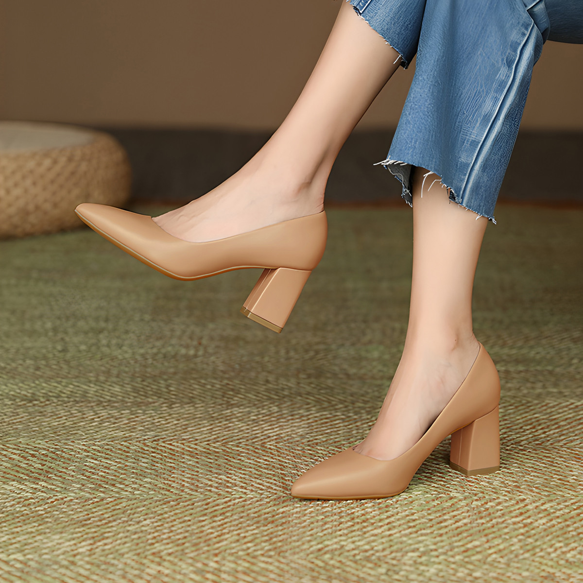 รองเท้าส้นสูงพื้นเหลี่ยม AA0265