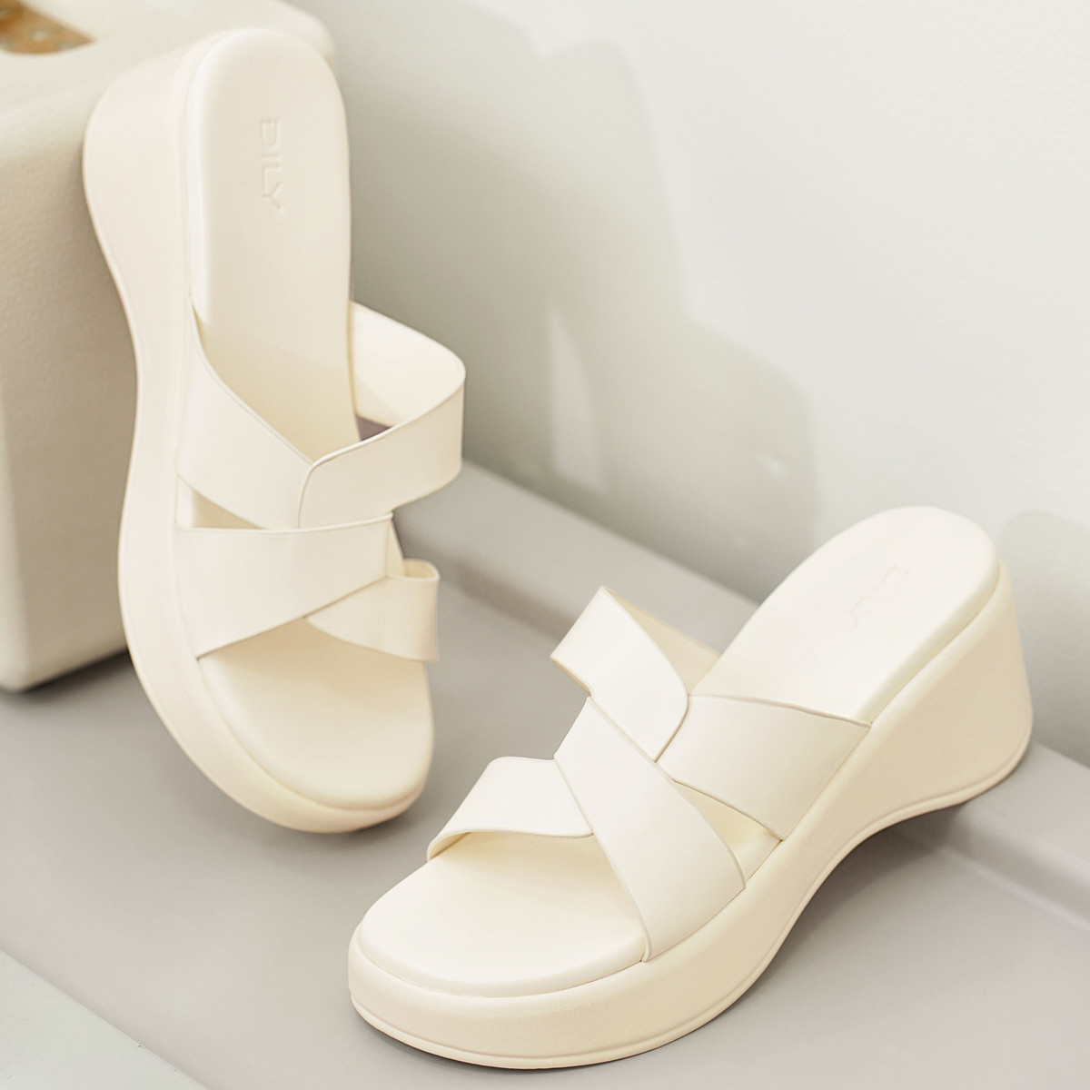 รองเท้าแตะพื้นหนา AA0429