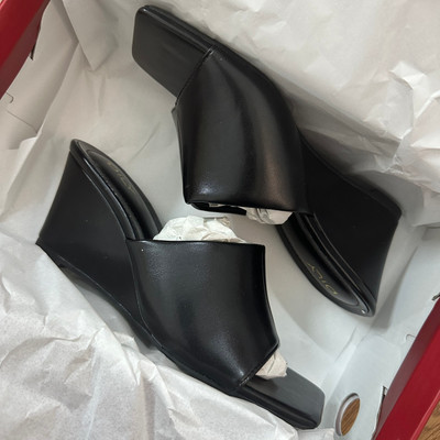 สีสัน: ดำ  / Size : 37