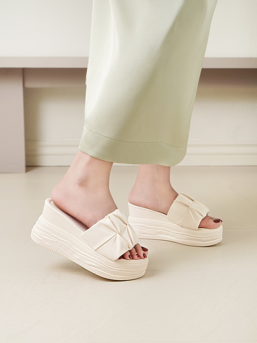 รองเท้าพื้นเวดจ์ DILY สายคาดจีบกว้าง สไตล์วัยรุ่น สูง 7.5 ซม. รุ่น AG0159 White