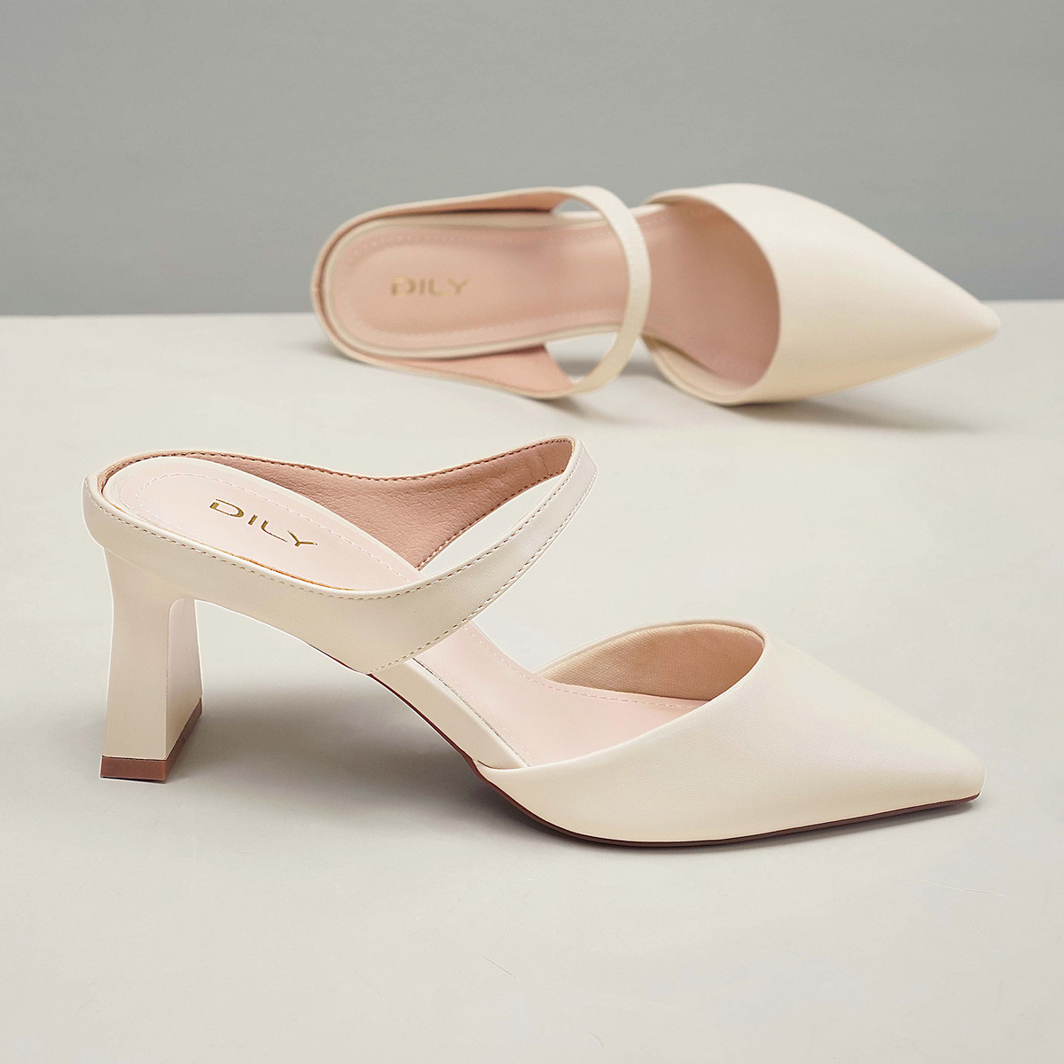 รองเท้ามิวล์ส้นสูง AA0454