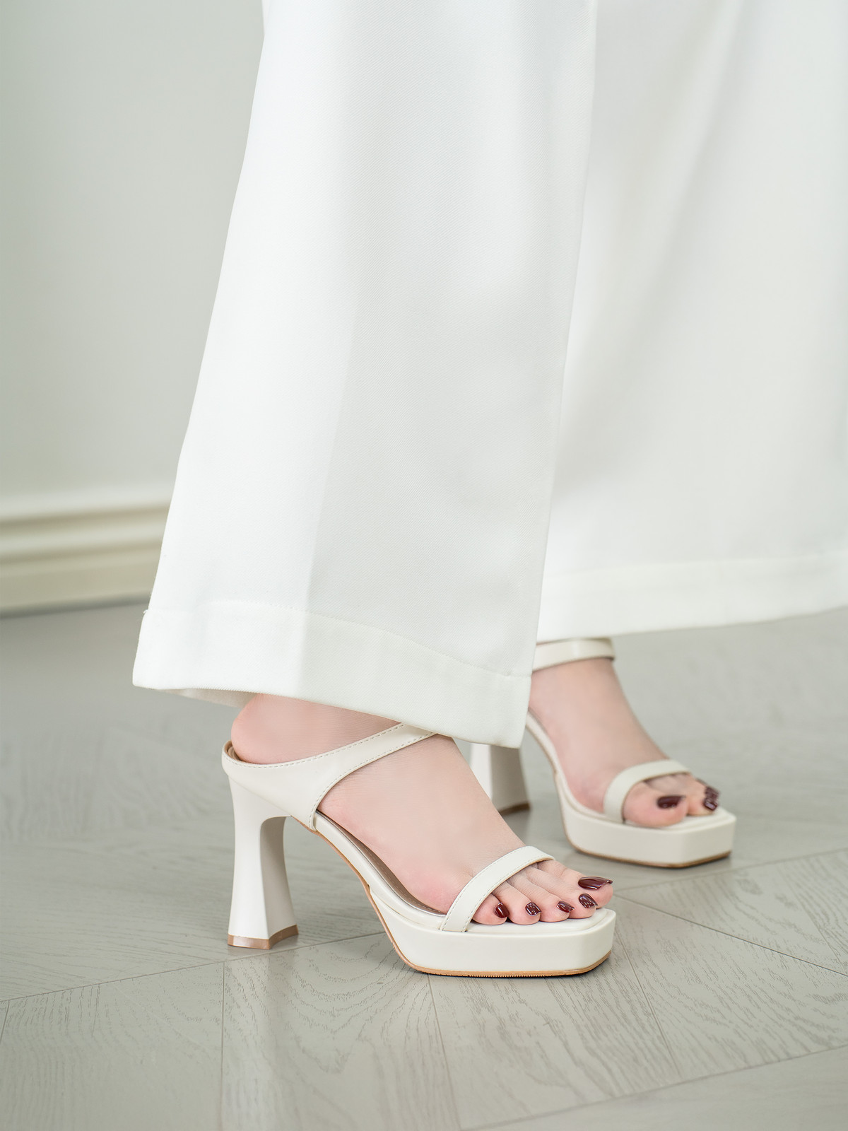 รองเท้าเปิดส้นส้นสูง DL0611