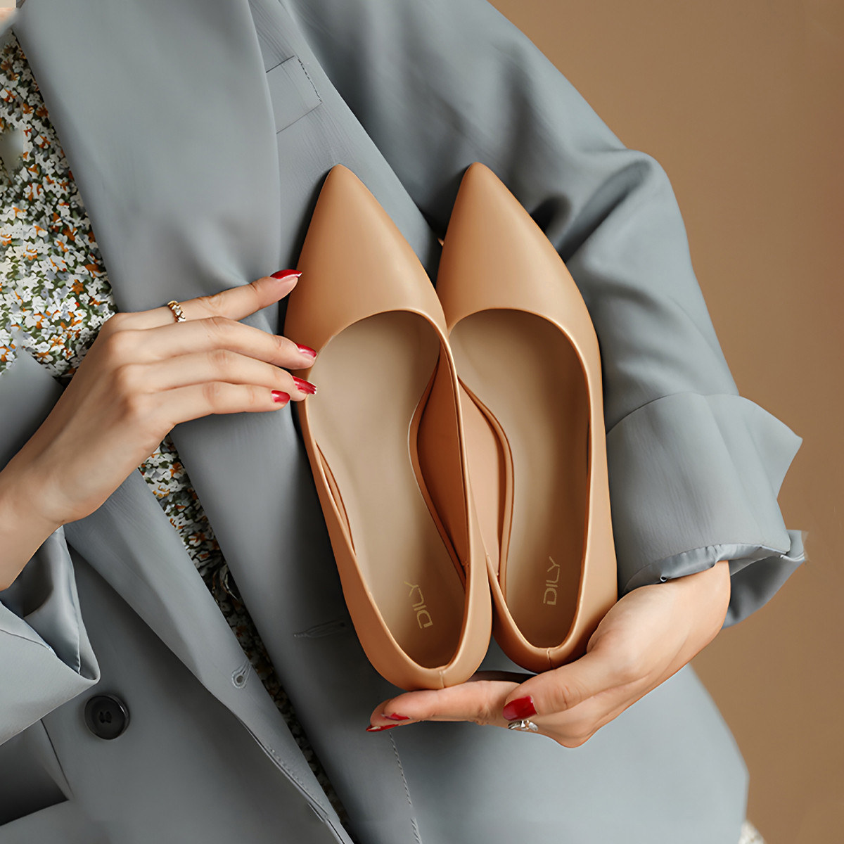 รองเท้าส้นสูงพื้นเหลี่ยม AA0265