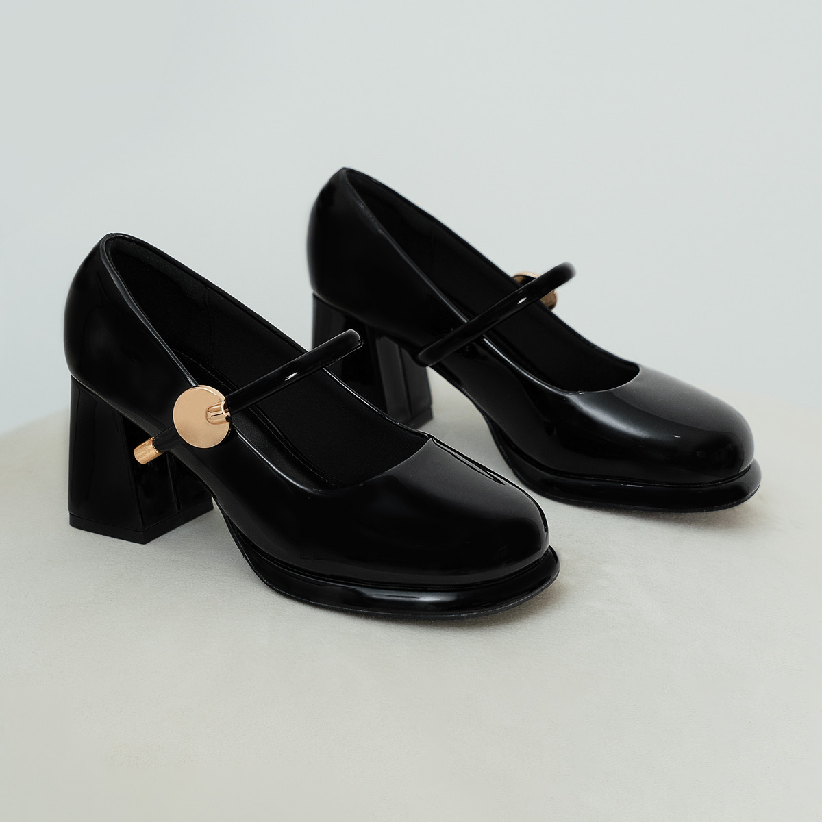 รองเท้าปิดหน้าเท้า DL0628