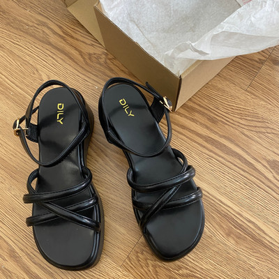 สีสัน: ดำ  / Size : 37