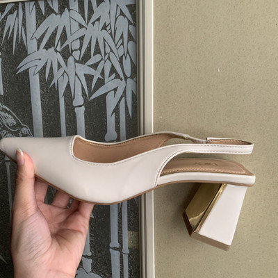 สีสัน: สีขาว / Size : 36