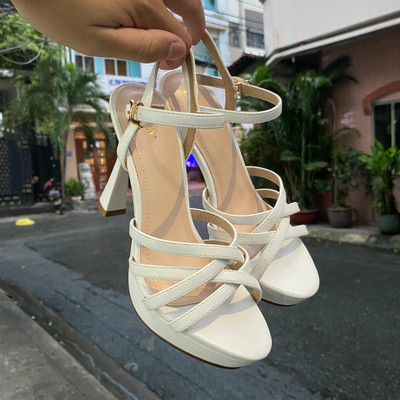 สีสัน: สีขาว / Size : 37