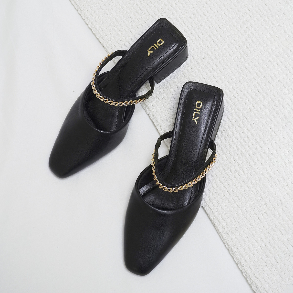 รองเท้ามิวล์ส้นสูง DL0539