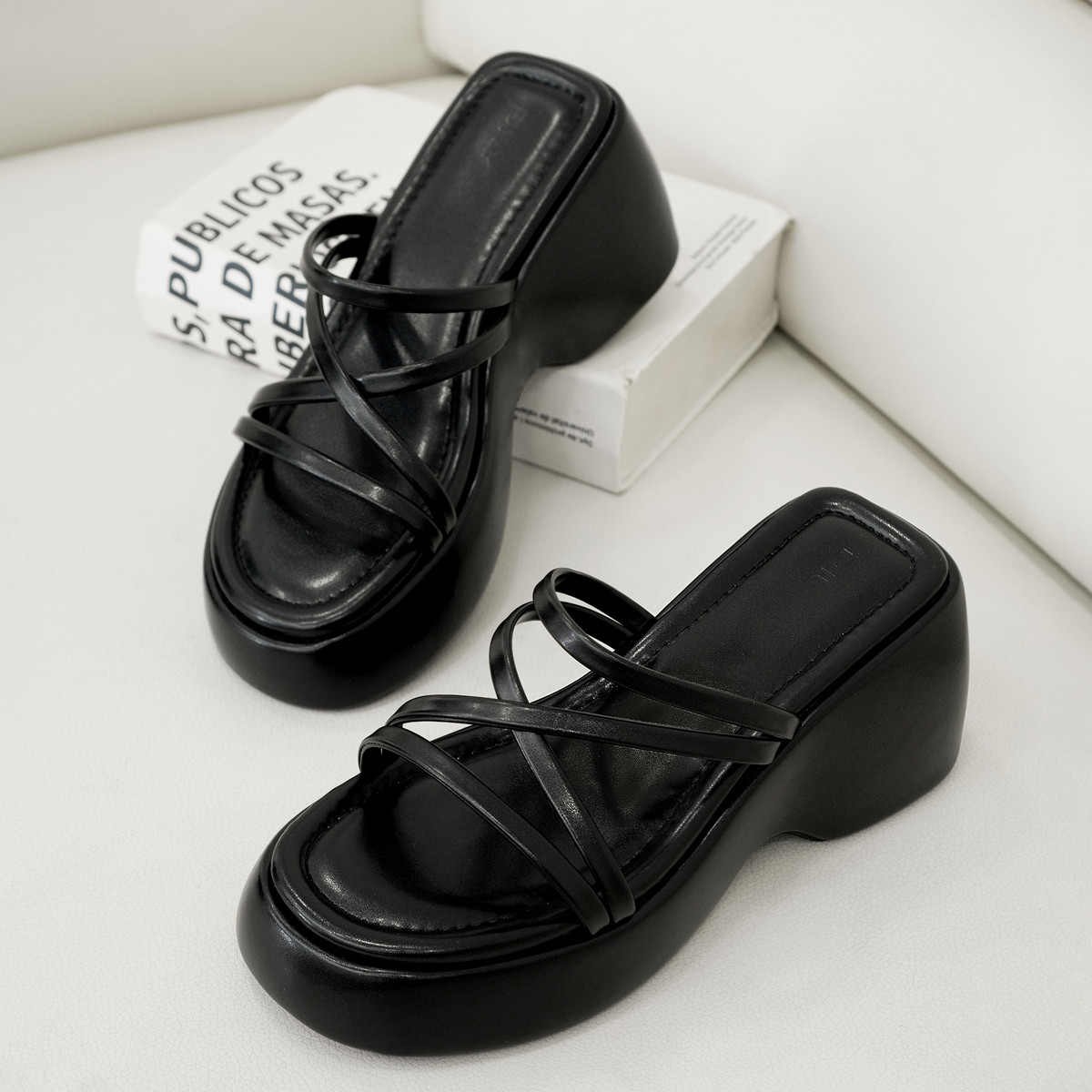 รองเท้าแตะพื้นหนา DL0590