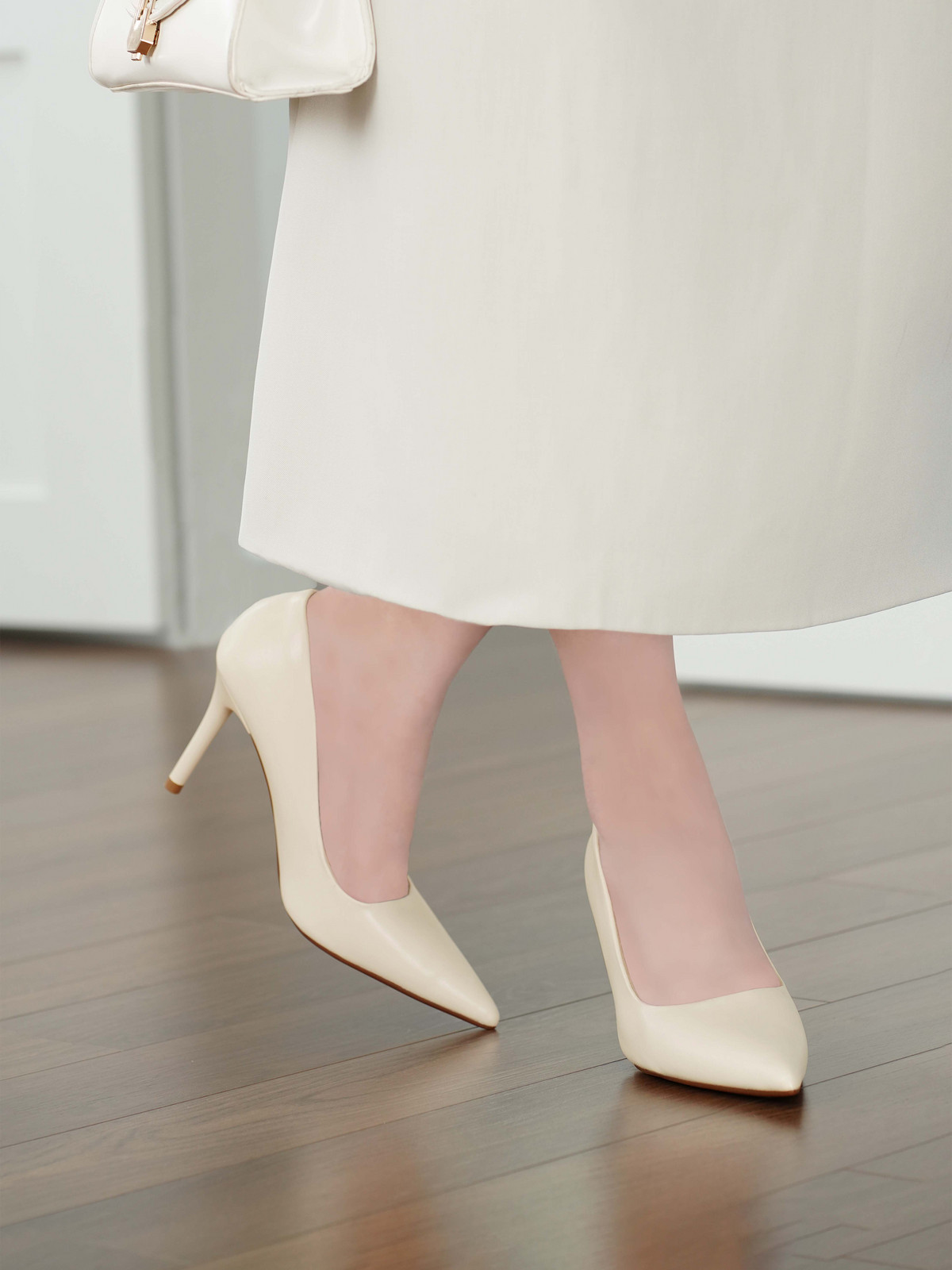 รองเท้าส้นสูงปลายแหลม AA0445