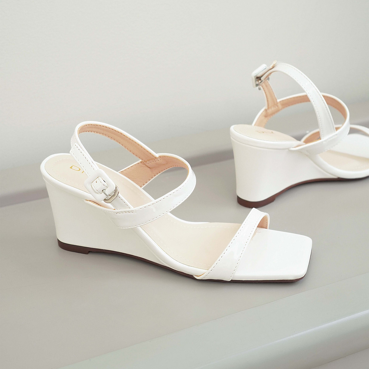 รองเท้าส้นสูงแบบเปิดหน้า AA0418