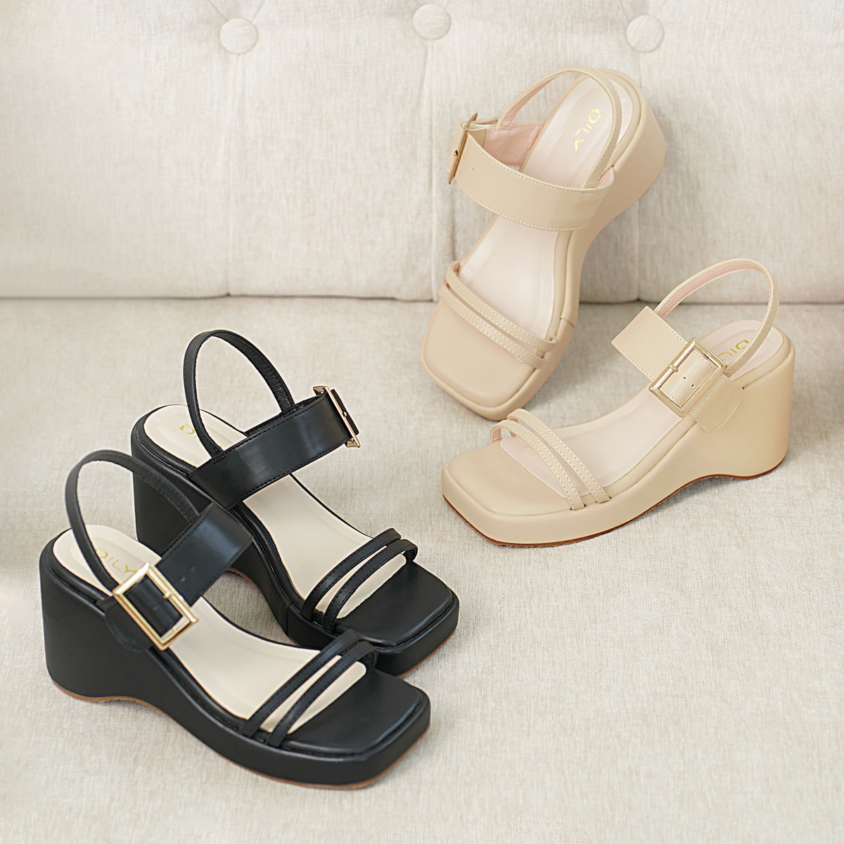 รองเท้าแตะส้นตึกผู้หญิง AA0471