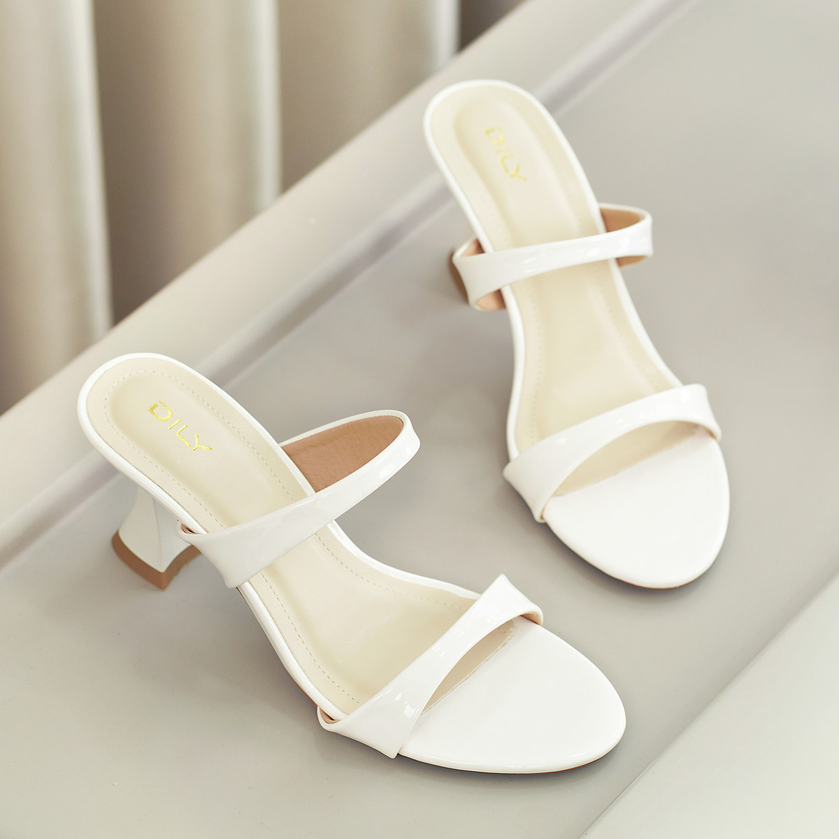 รองเท้าเปิดส้นส้นสูง DL0594