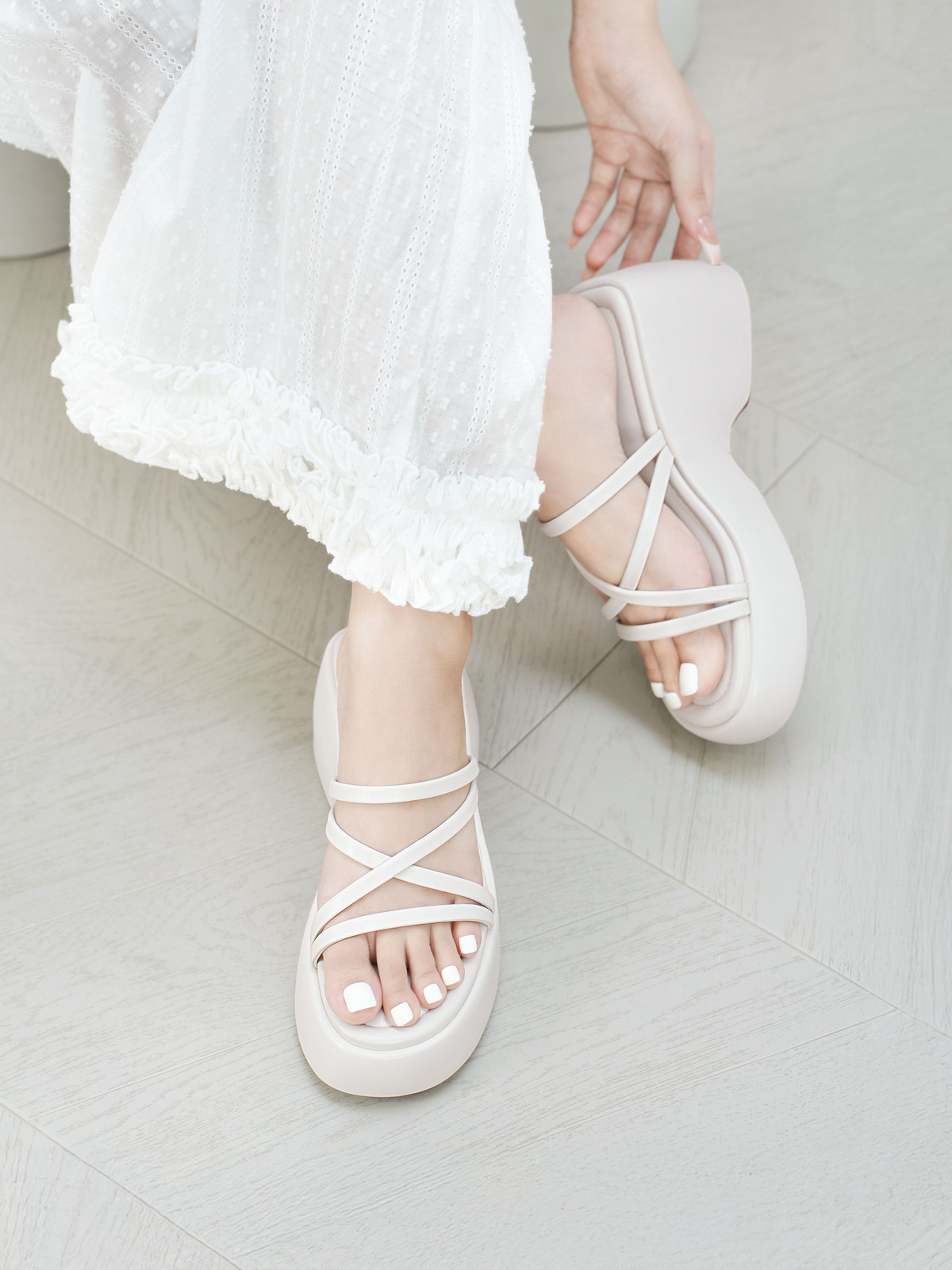 รองเท้าแตะพื้นหนา DL0590