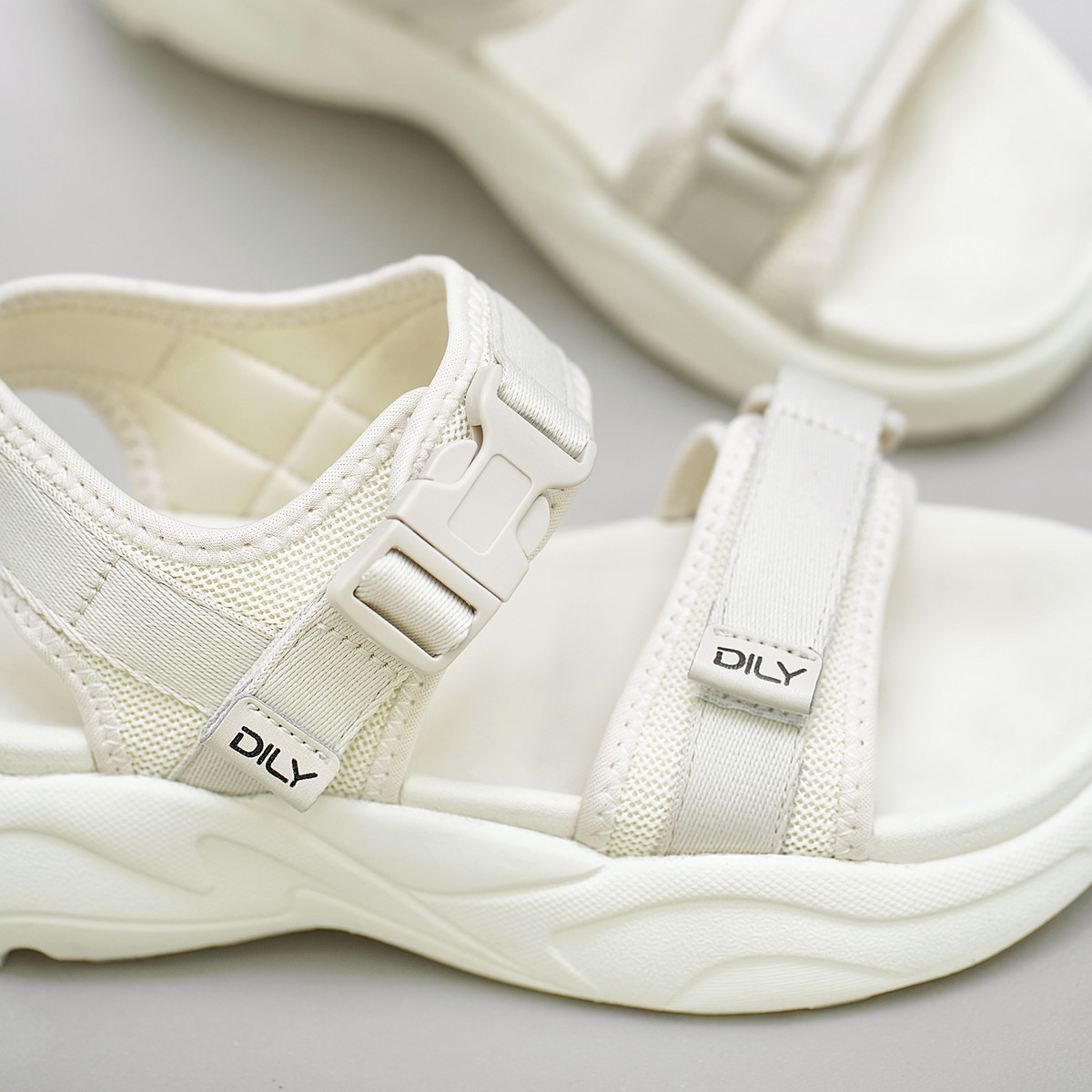 รองเท้าแตะส้นตึกผู้หญิง DL0576