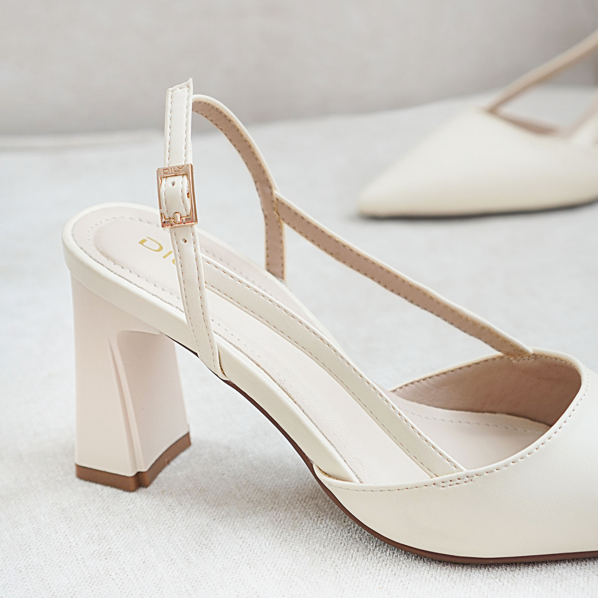 รองเท้าสลิงแบ็ค DL0551