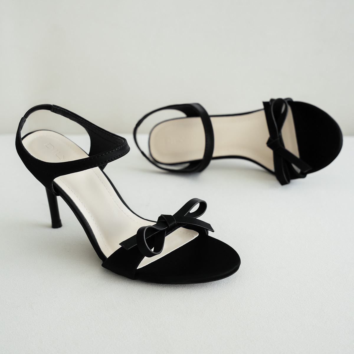 รองเท้าส้นสูงแบบเปิดหน้า DL0643