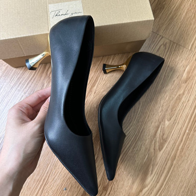 สีสัน: ดำ  / Size : 39